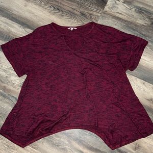 JUICY COUTURE women’s maroon keyhole neck cap sleeve knit shirt